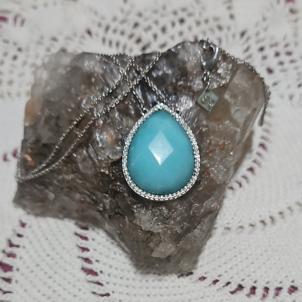Banana Republic Blue and Silver Teardrop Necklace